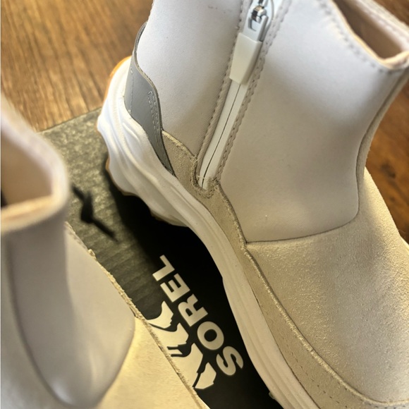 Sorel White womens Boots - Picture 4 of 9